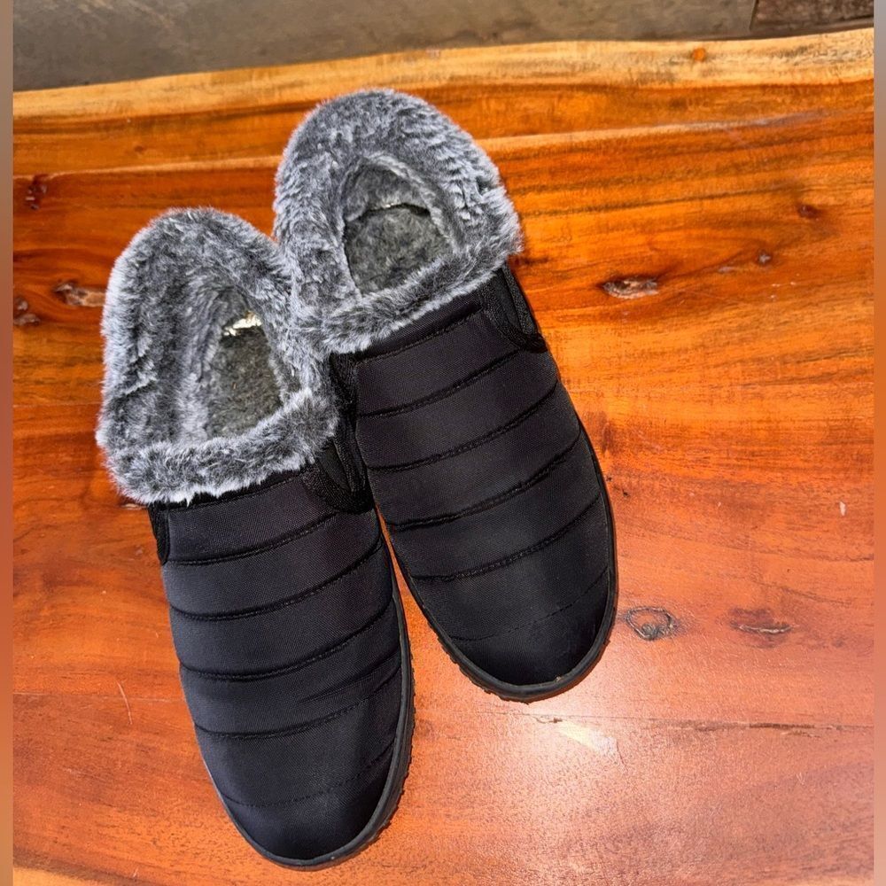 Minnetonka Timpson Black Quilted All-Weather Plush Pile Lined Slip On Booties 8
